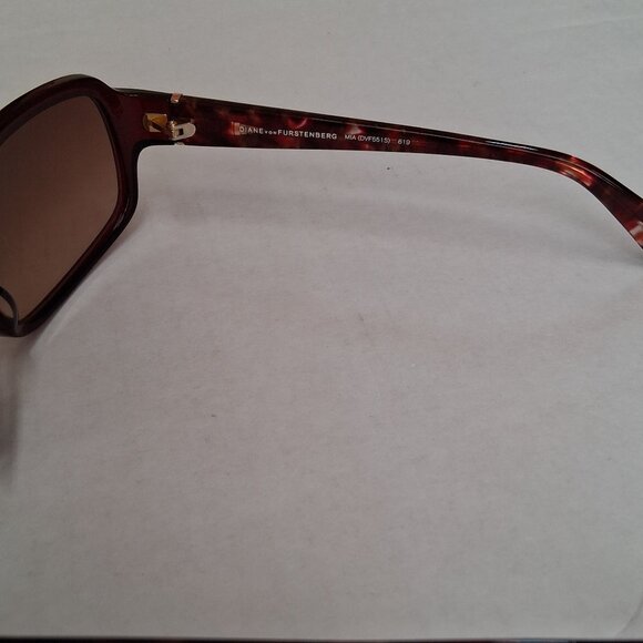 DVF DVF551S 619 Women's Sunglasses Red 56mm New Designer Eyewear - Picture 3 of 4